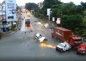 Truk Kontainer Seruduk Mobil dan Motor di Turunan Jalan Rapak Balikpapan, Telan Banyak Korban Jiwa