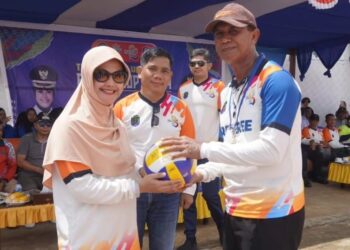 Bupati Laura Buka Turnamen Voli Bupati Cup 2024 U-17