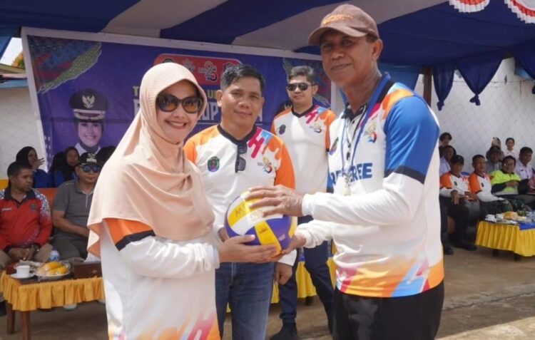 Bupati Laura Buka Turnamen Voli Bupati Cup 2024 U-17