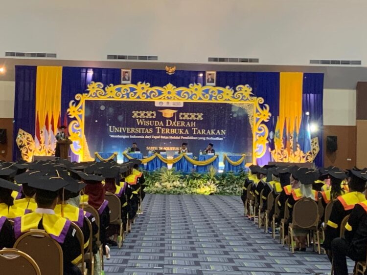 569 Mahasiswa UT Diwisuda, Rektor Harap Berkontribusi Bagi Pembangunan Daerah